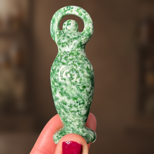 Tree Agate Goddess Carving | Earth & Feminine Energy