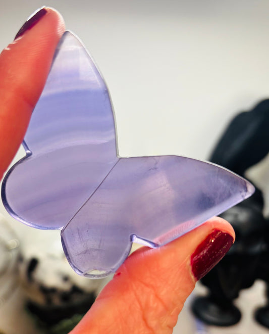 Lavender Fluorite Butterfly – Soft levender | Carved Crystal